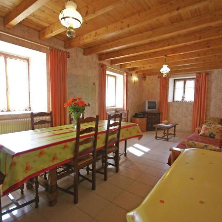 Spacious Holiday Home Near The Forest Esmoulieres Экстерьер фото
