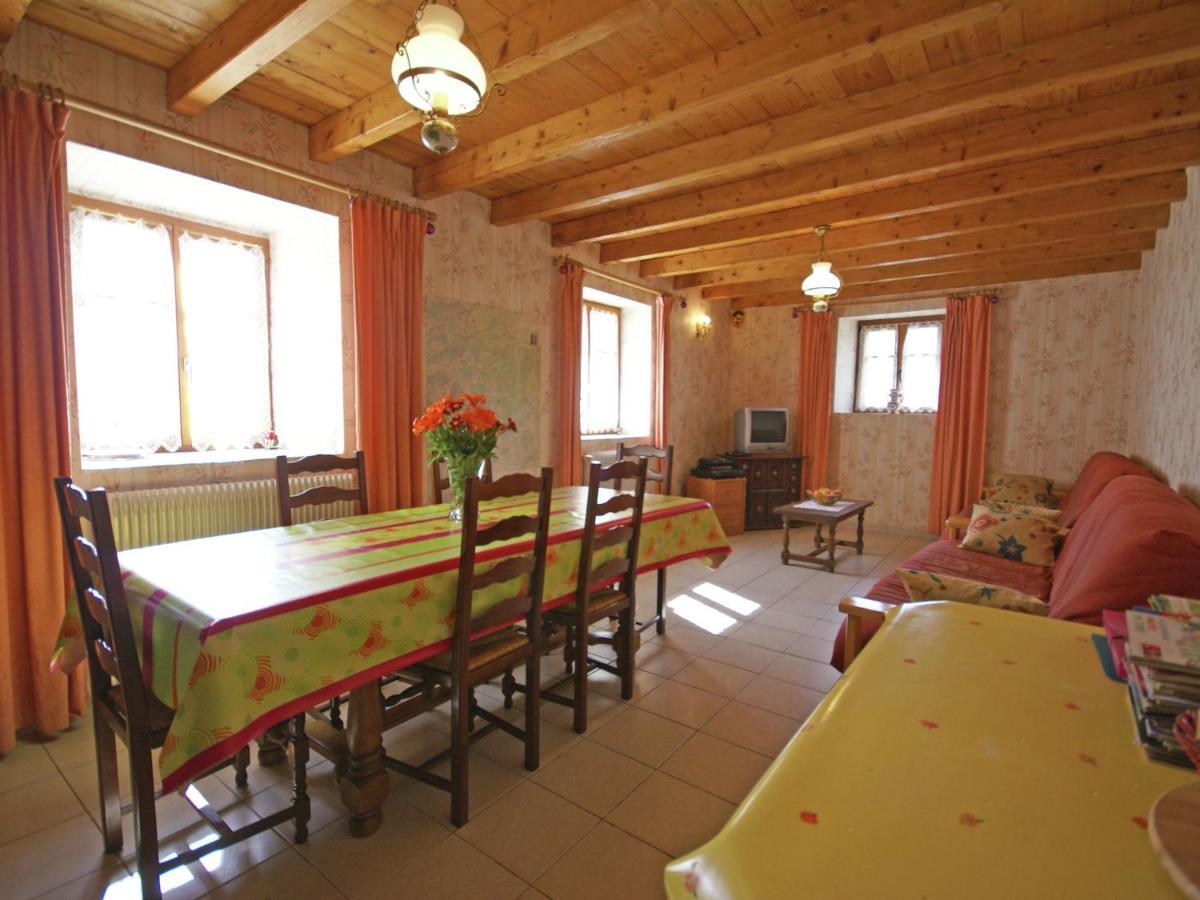 Spacious Holiday Home Near The Forest Esmoulieres Экстерьер фото