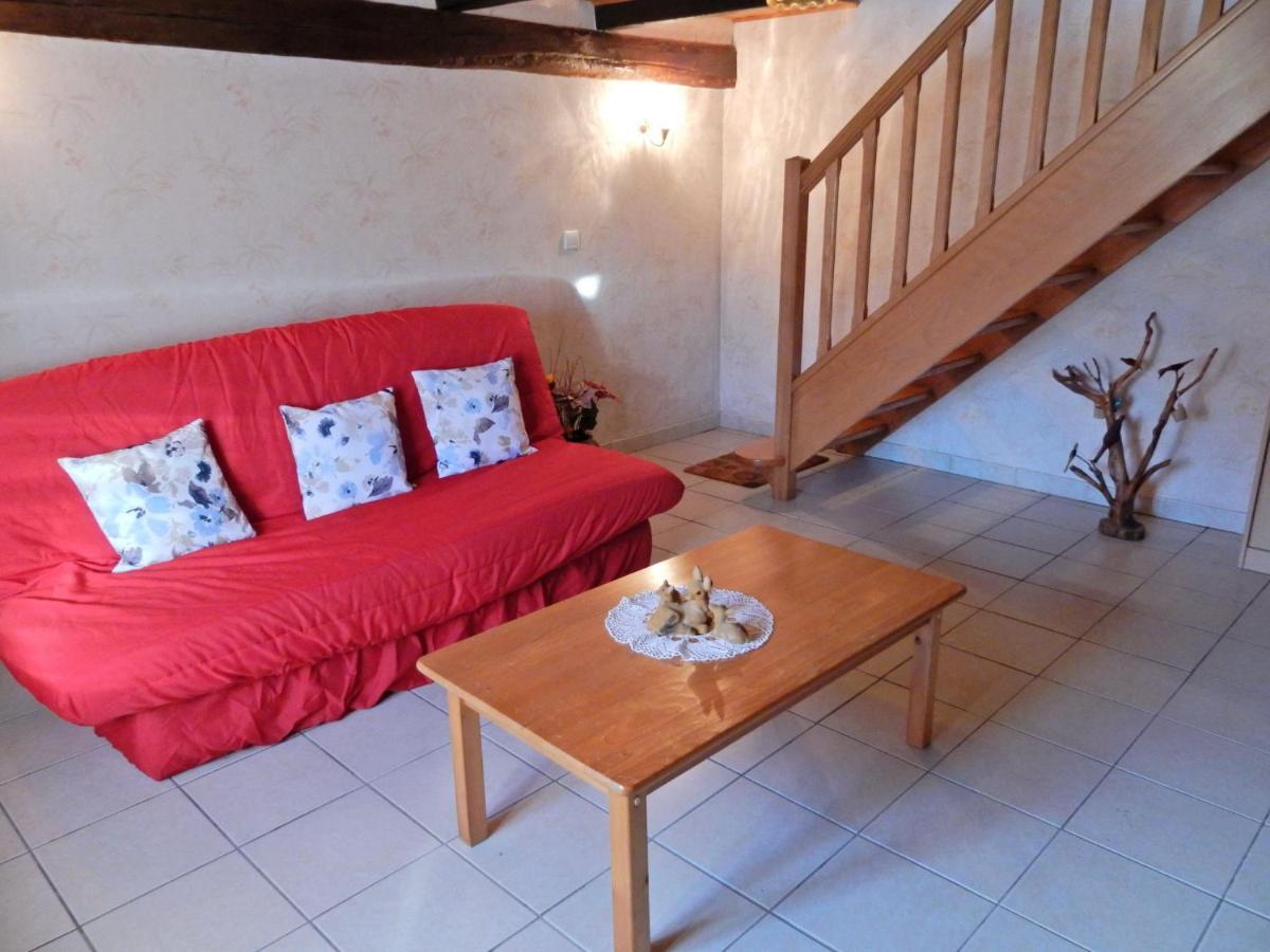 Spacious Holiday Home Near The Forest Esmoulieres Номер фото