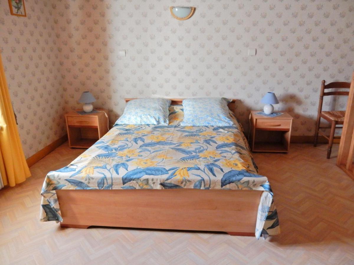 Spacious Holiday Home Near The Forest Esmoulieres Номер фото